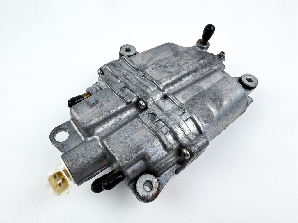 2003 Suzuki 90 HP 4 Stroke Outboard Vapor Separator Tank VST 15600-90J01 OEM