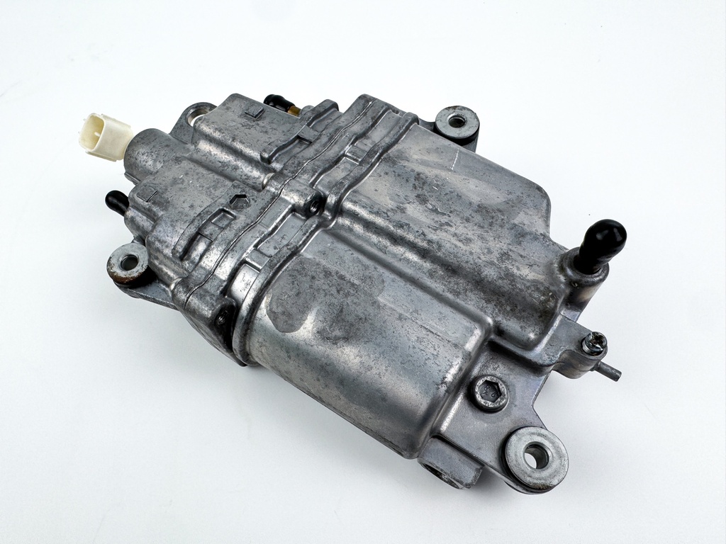 2003 Suzuki 90 HP 4 Stroke Outboard Vapor Separator Tank VST 15600-90J01 OEM