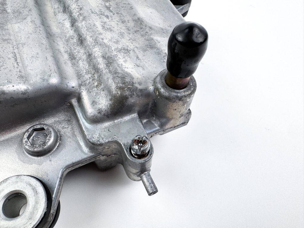 2003 Suzuki 90 HP 4 Stroke Outboard Vapor Separator Tank VST 15600-90J01 OEM