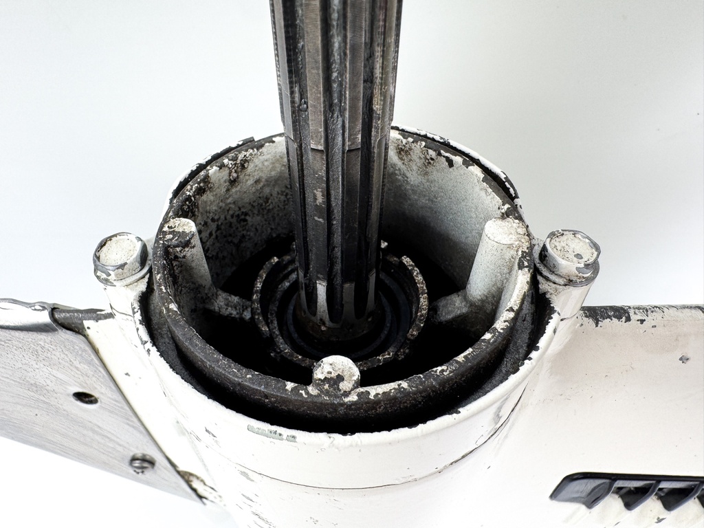 2000-2007- DF 25 30 HP 4 Stroke Outboard 20" Long Lower Unit Gear Case