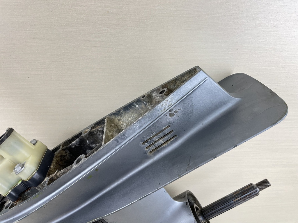 1984 - 1998 Yamaha 90HP 2 Stroke Outboard 20" Long Lower Unit Gear Case Assembly