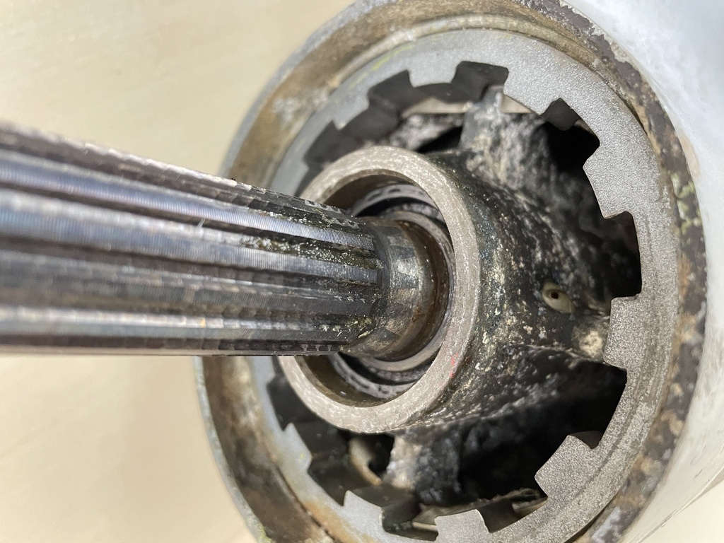 1984 - 1998 Yamaha 90HP 2 Stroke Outboard 20" Long Lower Unit Gear Case Assembly