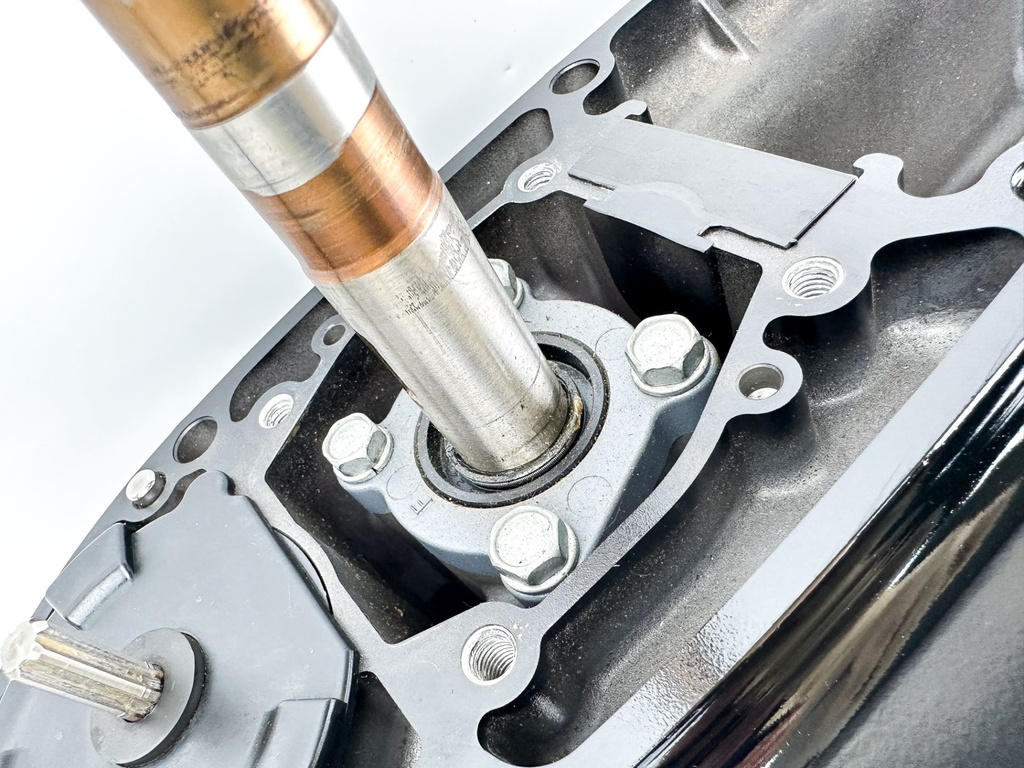 Suzuki DF 115 140 HP 20" Long Lower Unit New Take Off Grade A