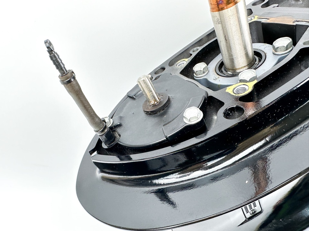 2001-18 Suzuki 115 140 HP 4 Stroke Outboard 20" Long Lower Unit Gear Case