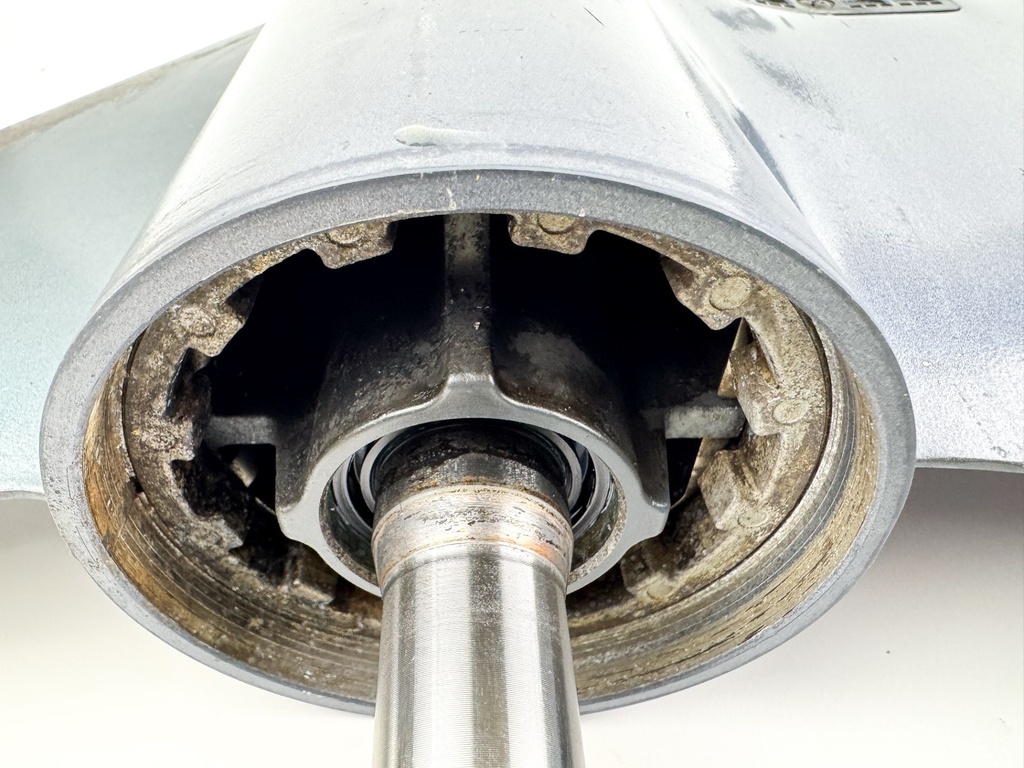 2004 + Yamaha 150HP 4 Stroke 25" Shaft Lower Unit Gear Case RH Ready To Install