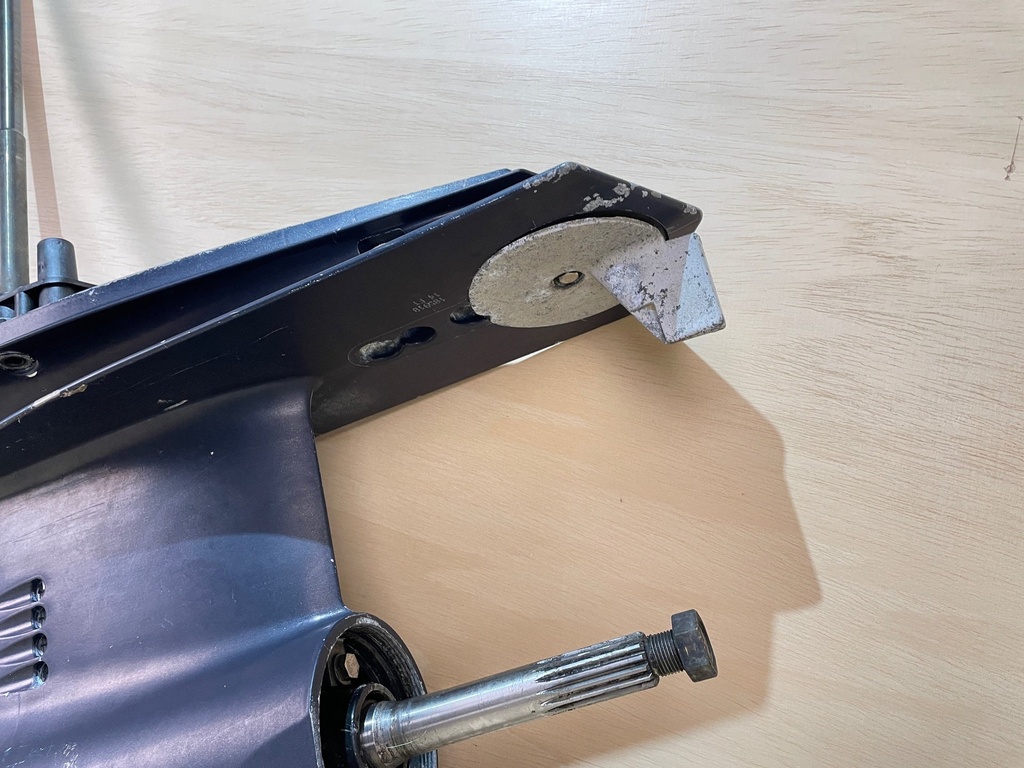 1995 Johnson 150HP 20" Shaft Lower Unit Gear Case Standard Rotation