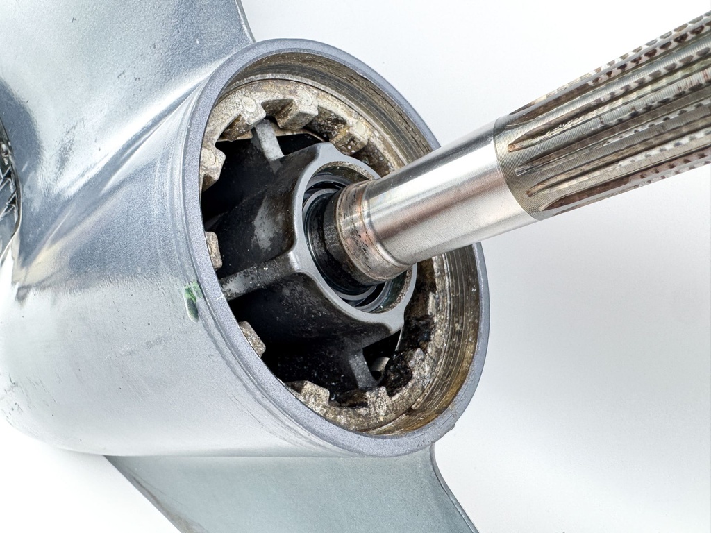 2004 + Yamaha 150HP 4 Stroke 25" Shaft Lower Unit Gear Case RH Ready To Install