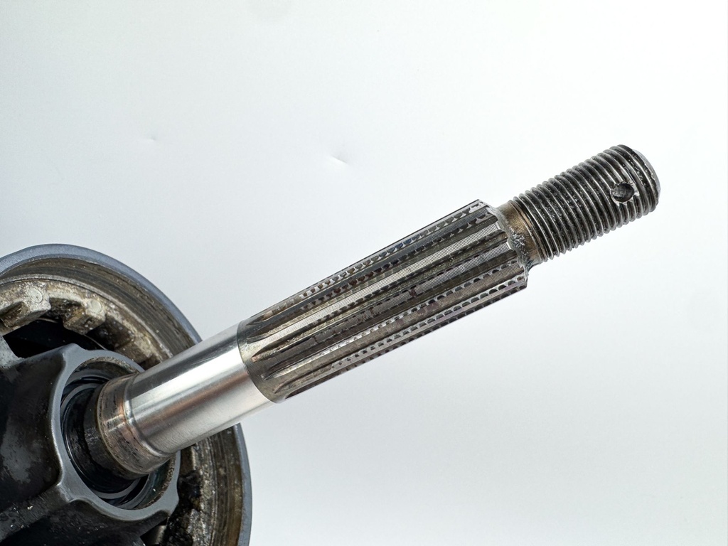 2004 + Yamaha 150HP 4 Stroke 25" Shaft Lower Unit Gear Case RH Ready To Install