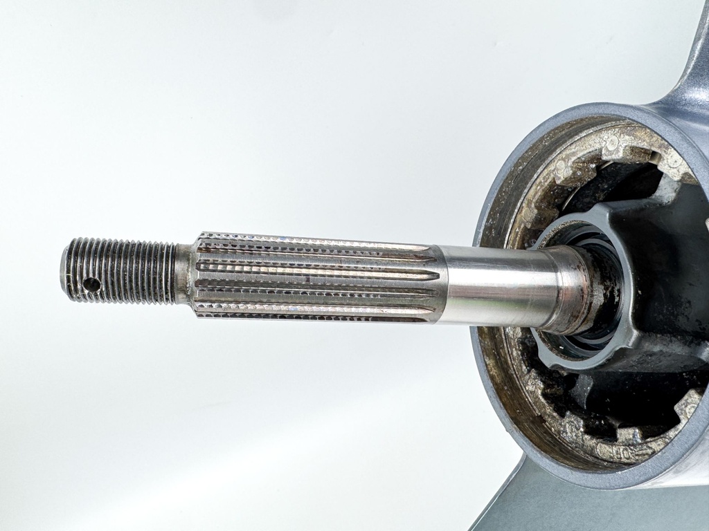 2004 + Yamaha 150HP 4 Stroke 25" Shaft Lower Unit Gear Case RH Ready To Install