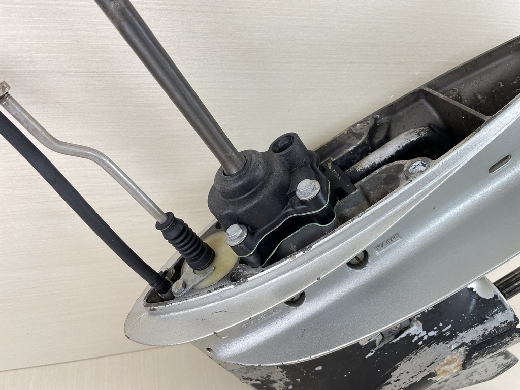 1998 Honda 50HP 4 Stroke Outboard 20" Long Lower Unit Gear Case - Parts