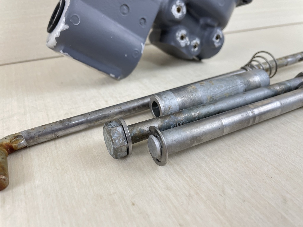 1998 Honda 50HP 4 Stroke Outboard Power Trim Tilt Unit Assembly 56000-ZV5-822ZA