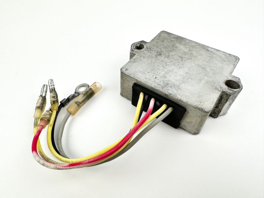 2001 Yamaha 25 HP 4 Stroke Outboard Rectifier & Regulator 65W-81960-00-00 OEM
