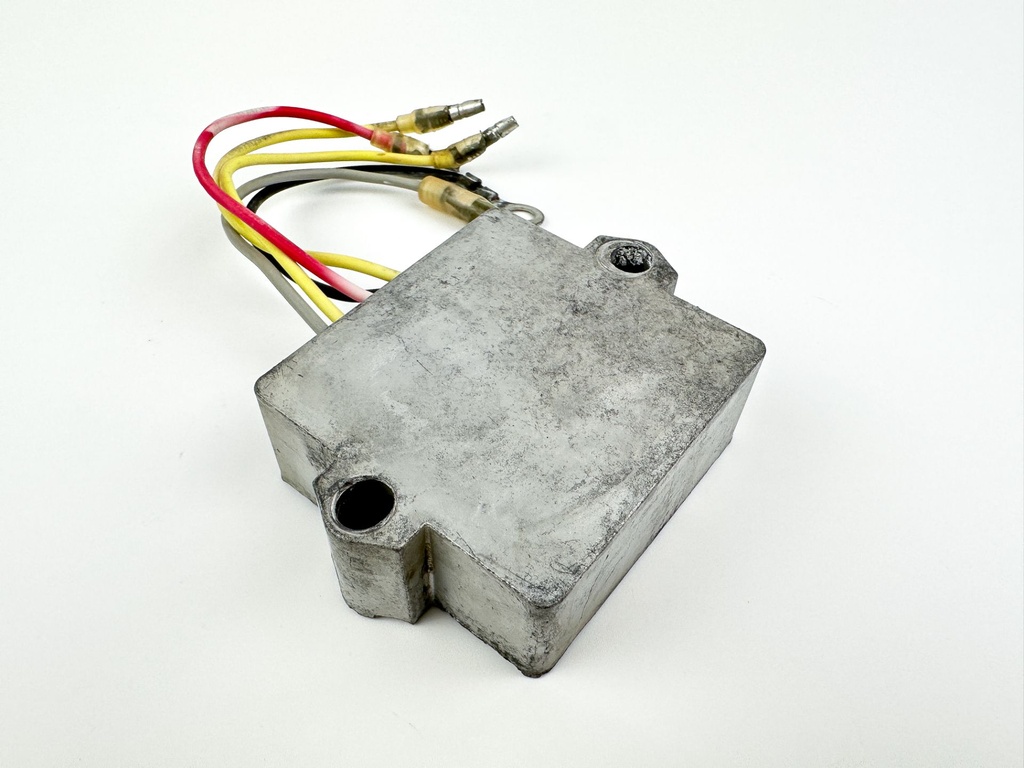 2001 Yamaha 25 HP 4 Stroke Outboard Rectifier & Regulator 65W-81960-00-00 OEM