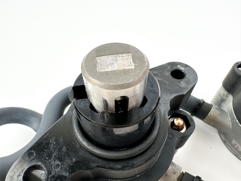 2007 Yamaha 150 HP 4 Stroke Outboard Fuel Pump 63P-24410-00-00 Set OEM