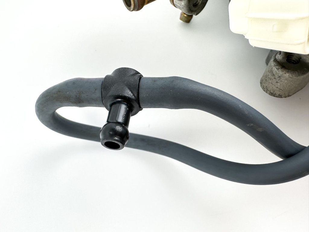 05-2014 Yamaha 150HP 4 Stroke Outboard Float Chamber VST 63P-14180-01-00