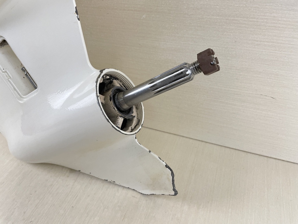 2016 Evinrude 25HP Outboard 20" Long Lower Unit Gear Case Assembly 5009354