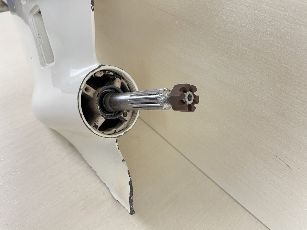 2016 Evinrude 25HP Outboard 20" Long Lower Unit Gear Case Assembly 5009354