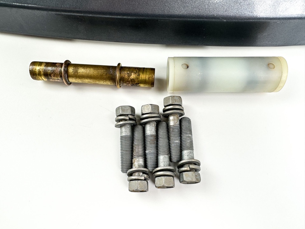 2019 Yamaha 150 HP 4 Stroke Outboard 5" Midsection Extension / Spacer 63P-45211-00-8D OEM