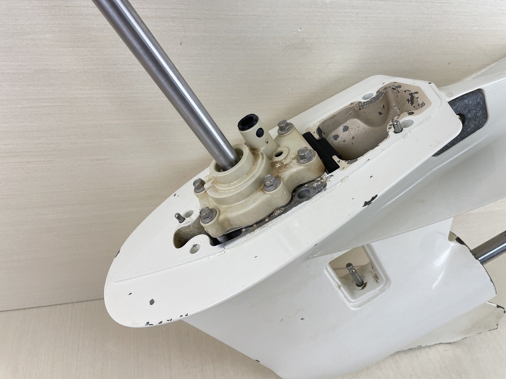 2016 Evinrude 25HP Outboard 20" Long Lower Unit Gear Case Assembly 5009354