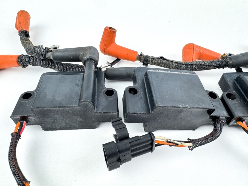 2017 Evinrude 200 HP Etec 2 Stroke Outboard Ignition Coil Set 0586980 OEM