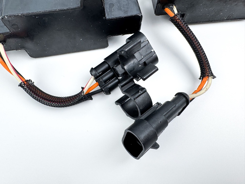 2017 Evinrude 200 HP Etec 2 Stroke Outboard Ignition Coil Set 0586980 OEM