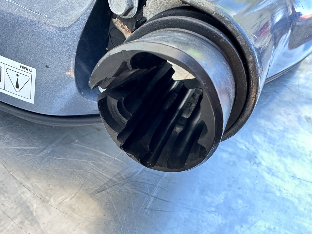 2016 Yamaha 150 HP 4 Stroke Outboard Bottom Cowling Pan 63P-42710-10-8D OEM