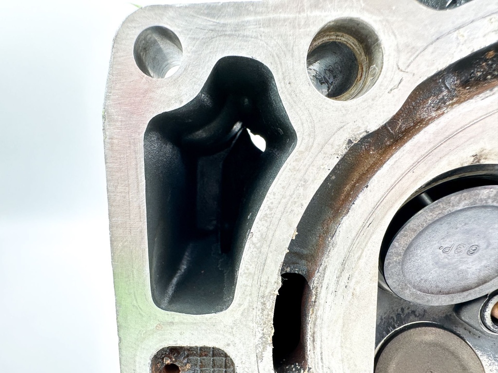 2016 Yamaha 150 HP 4 Stroke Outboard Cylinder Head 63P-W009A-04-9S OEM