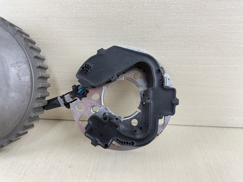 1998 Honda 50HP 4 Stroke Outboard Rotor Coil Pulser Assembly 30400-ZV5-003