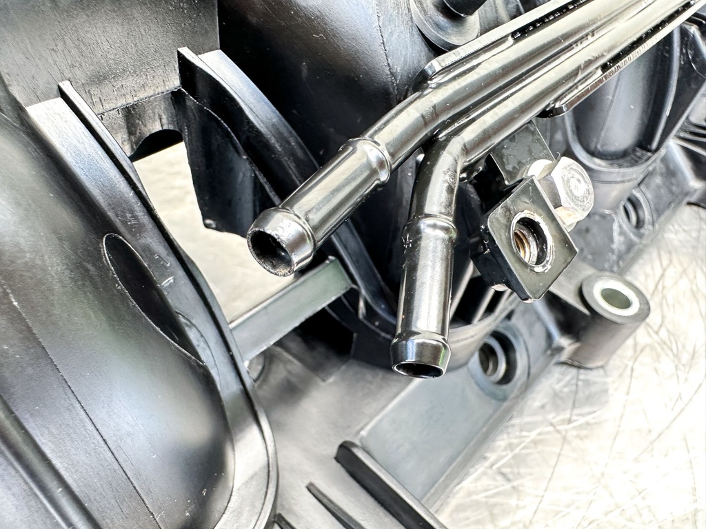 2016 Yamaha 150 HP 4 Stroke Outboard Intake Manifold & Throttle Body 63P-13751-20-00 OEM