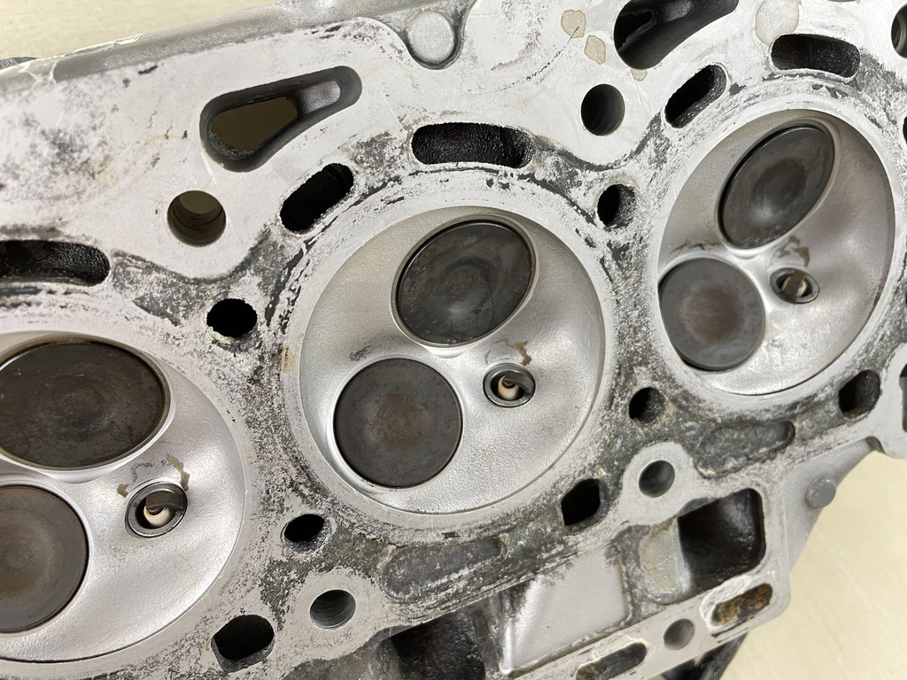 1997 Honda 25HP 4 Stroke Outboard Cylinder Head Complete 12215-ZV7-000ZA