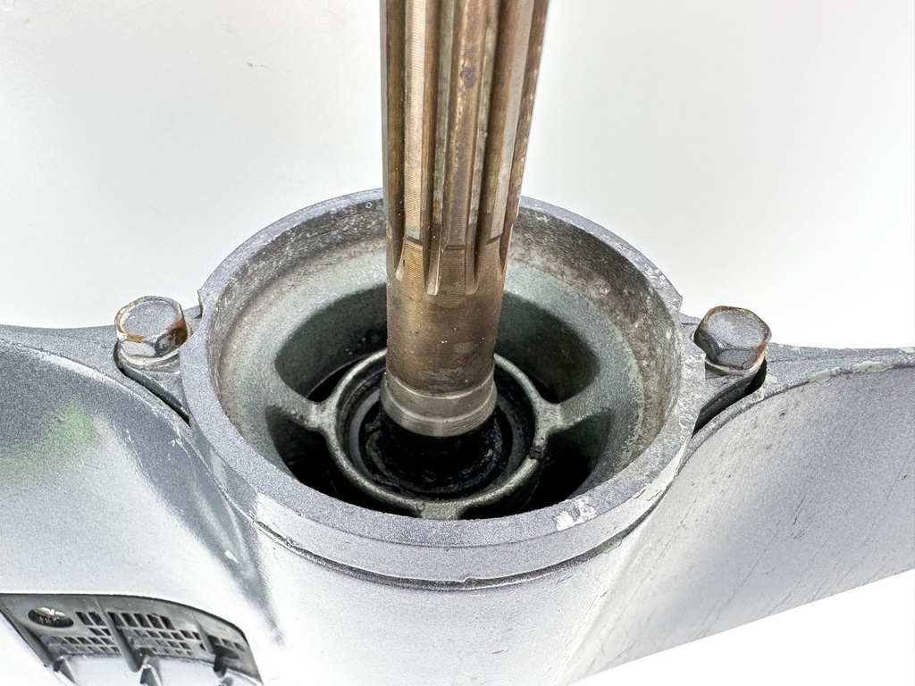 1998+ Yamaha F25 25HP 4 Stroke Outboard 15" Short Lower Unit 65W-45300-16-8D