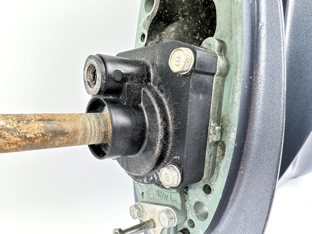 1998+ Yamaha F25 25HP 4 Stroke Outboard 15" Short Lower Unit 65W-45300-16-8D