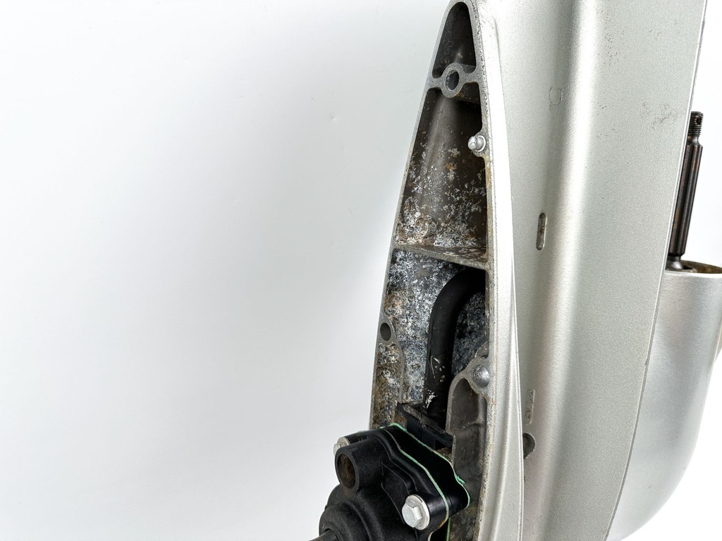 01-07 Honda 40 50 HP 4 Stroke Outboard 20" Lower Unit Gear Case 41100-ZW4-H16ZA