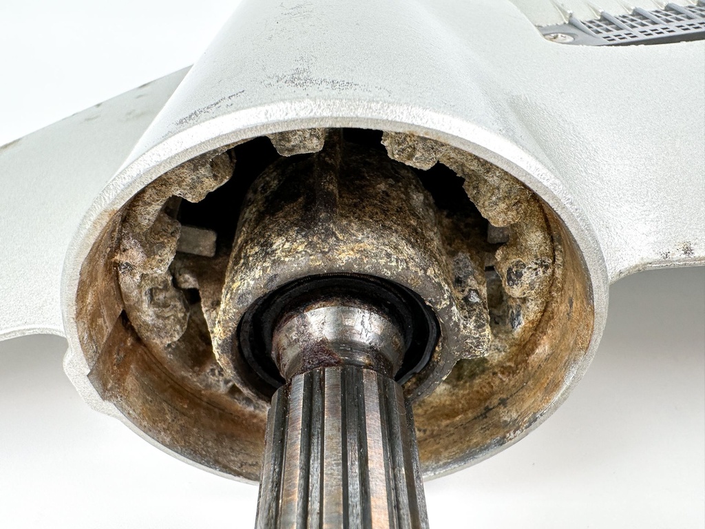 01-07 Honda 40 50 HP 4 Stroke Outboard 20" Lower Unit Gear Case 41100-ZW4-H16ZA