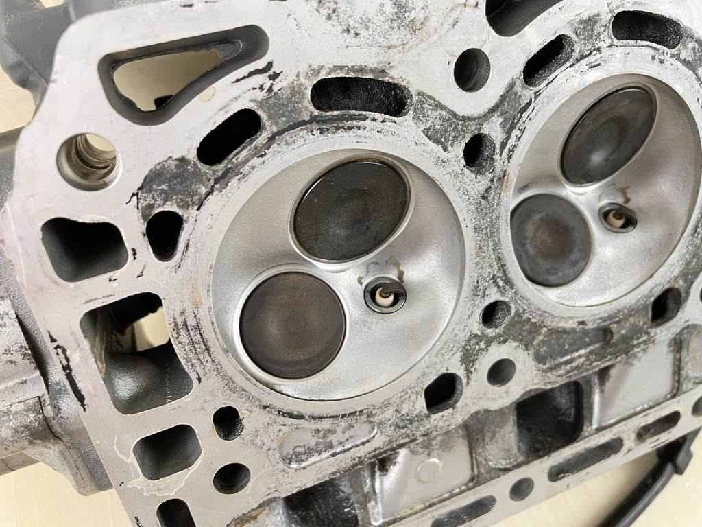 1997 Honda 25HP 4 Stroke Outboard Cylinder Head Complete 12215-ZV7-000ZA