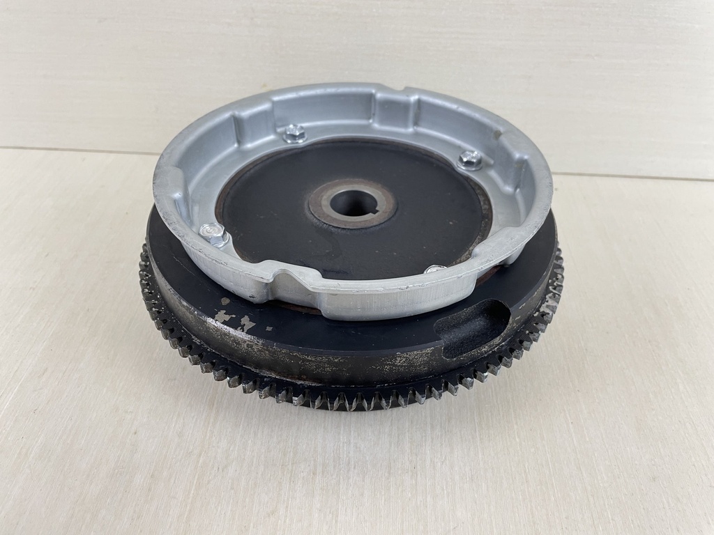 1997 Honda 25HP 4 Stroke Outboard Flywheel Assembly 31110-ZV7-000ZA