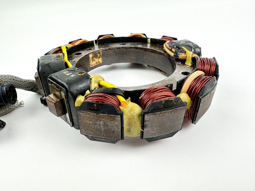 2001 Johnson 90 HP 2 Stroke Outboard Stator Assembly 0763760 OEM