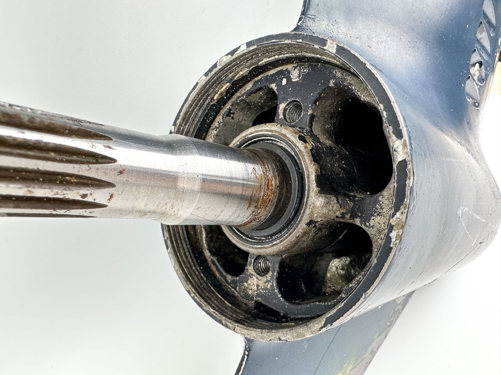 92 - 1998 Johnson Evinrude 85 88 90 100 112 115 HP V4 20" Lower Unit Gear Case