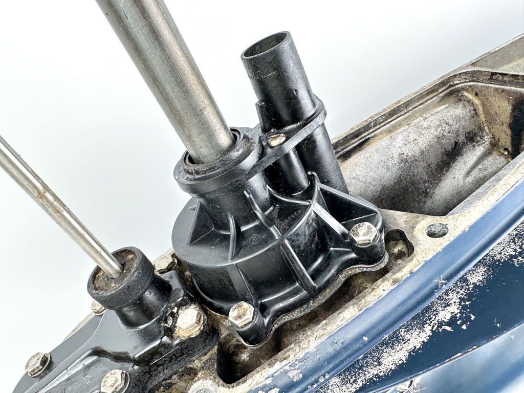 92 - 1998 Johnson Evinrude 85 88 90 100 112 115 HP V4 20" Lower Unit Gear Case