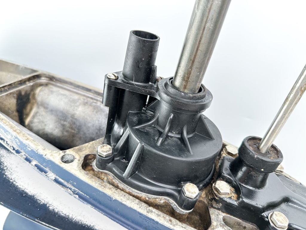 92 - 1998 Johnson Evinrude 85 88 90 100 112 115 HP V4 20" Lower Unit Gear Case