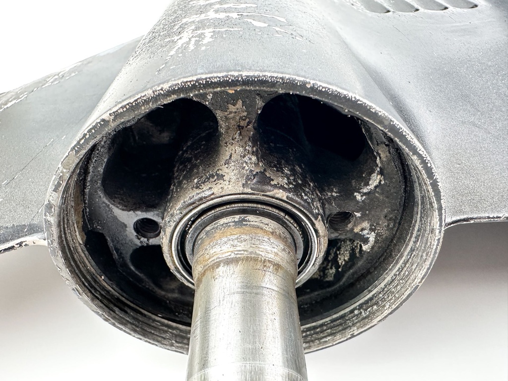 Johnson Evinrude 85 88 90 100 112 115 HP V4 20" LongLower Unit Gear Case 92 - 1998