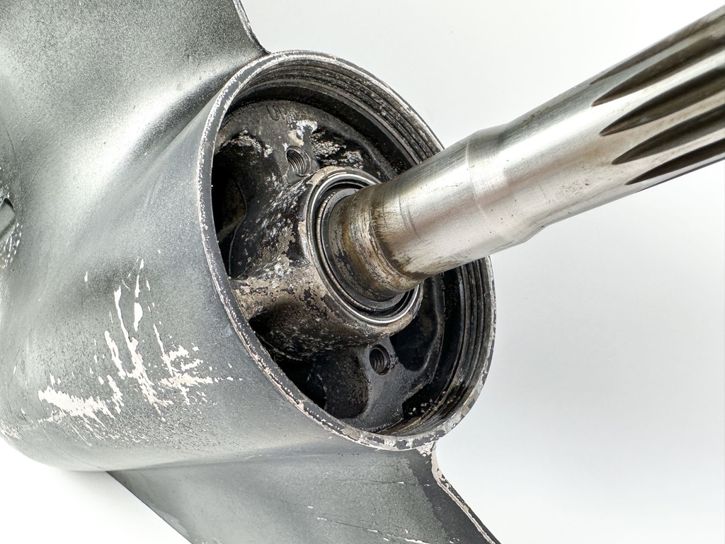 Johnson Evinrude 85 88 90 100 112 115 HP V4 20" LongLower Unit Gear Case 92 - 1998