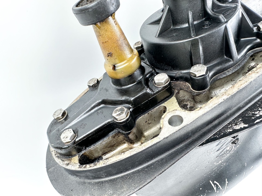 Johnson Evinrude 85 88 90 100 112 115 HP V4 20" LongLower Unit Gear Case 92 - 1998