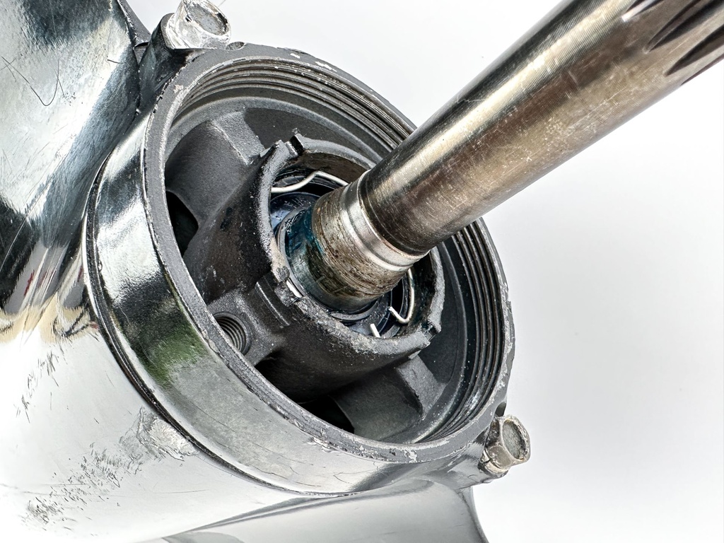 2001 - 2009 Suzuki DF 60 70 HP 20" Long Lower Unit Gear Case OEM