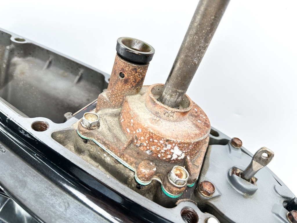 2001 - 2009 Suzuki DF 60 70 HP 20" Long Lower Unit Gear Case OEM