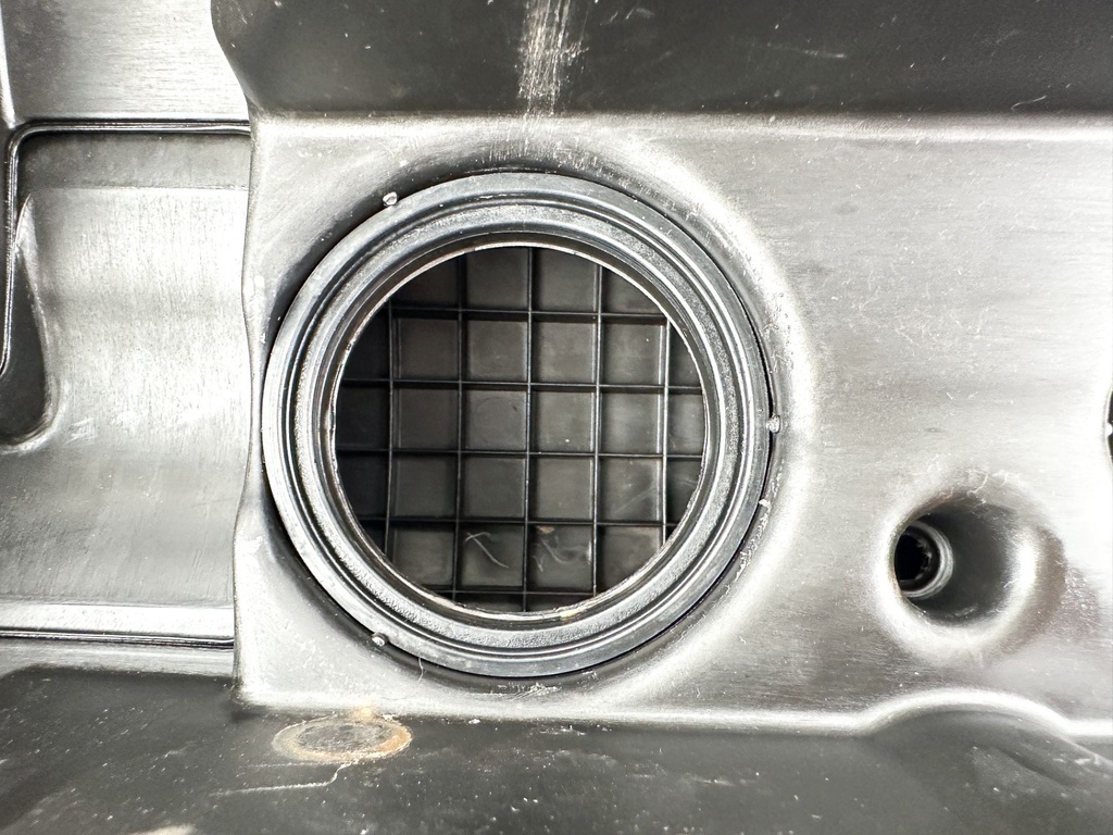 2017 Evinrude 200HP 2 Stroke Etec Outboard Intake Air Silencer Assembly 5007623 OEM