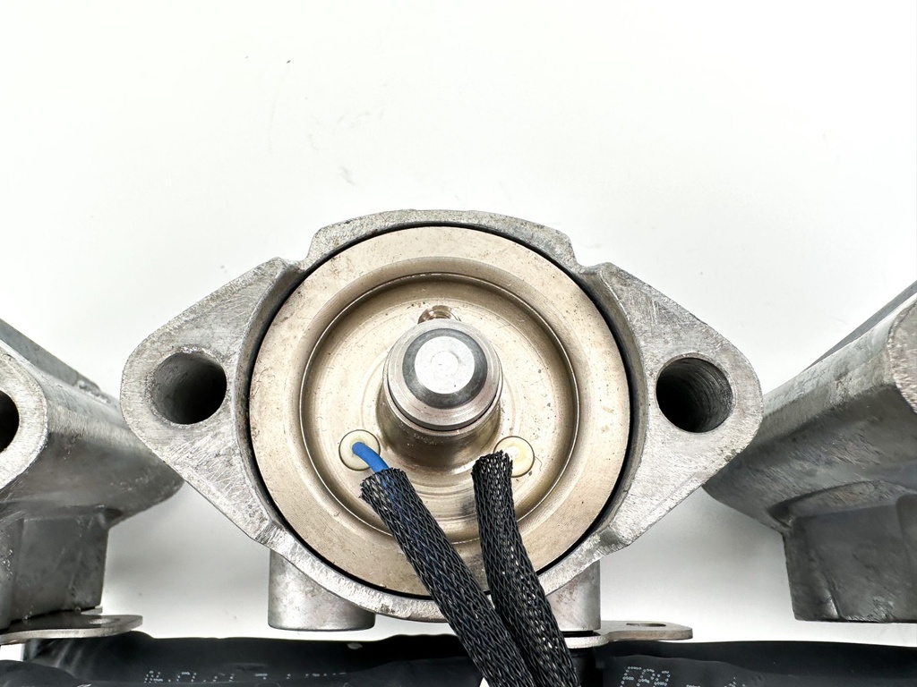 2017 Evinrude 200 HP 2 Stroke Etec Outboard Fuel Injector Set W/ Rail 5007765