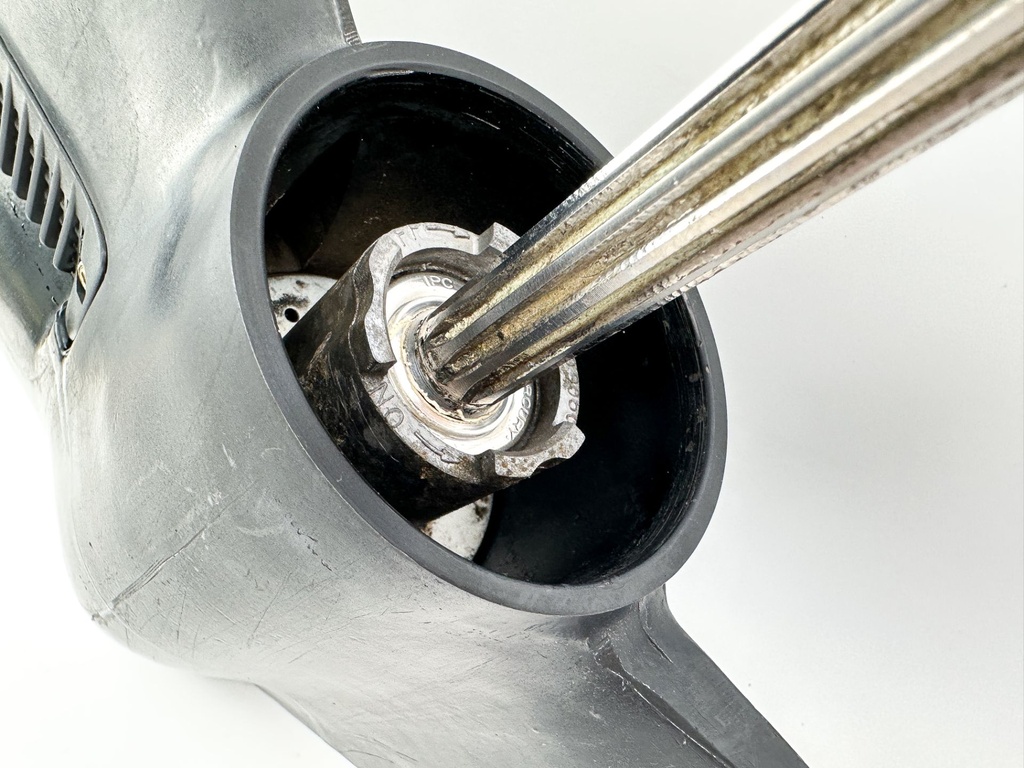 Mercury Mariner 20 25 HP 2 Stroke 20" Long Lower Unit Gear Case 8669T28