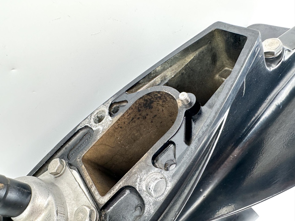 Mercury Mariner 20 25 HP 2 Stroke 20" Long Lower Unit Gear Case 8669T28