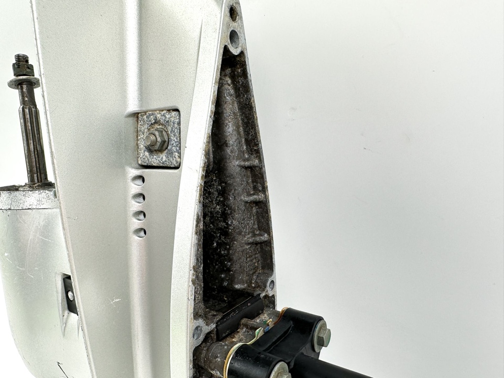 2003+ Honda 15 HP 4 Stroke Outboard Lower Unit Gear Case 41005-ZY1-615ZA OEM